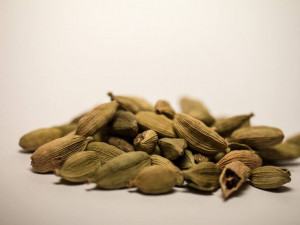 دليلك لمعرفة الهيل الممتاز من الهيل السيء دليلك لمعرفة الهيل الممتاز من الهيل السيء