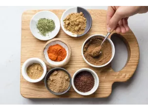 تعرف على أسرار الطبخ: أفضل ١٠ بهارات يجب أن تكون في مطبخك تعرف على أسرار الطبخ: أفضل ١٠ بهارات يجب أن تكون في مطبخك