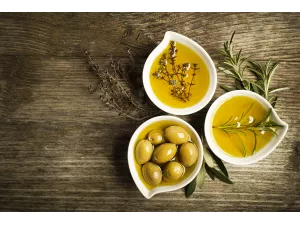 10 فوائد لزيت الزيتون لم تعرفها من قبل 10 فوائد لزيت الزيتون لم تعرفها من قبل