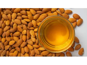 الفرق بين زيت اللوز المر وزيت اللوز الحلو: أيهما تختار؟ الفرق بين زيت اللوز المر وزيت اللوز الحلو: أيهما تختار؟