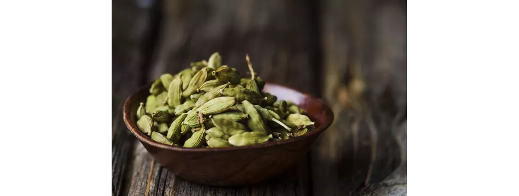 فوائد الهيل الصحية المدهشة: التوابل الصغيرة ذات الأثر الكبير فوائد الهيل الصحية المدهشة: التوابل الصغيرة ذات الأثر الكبير