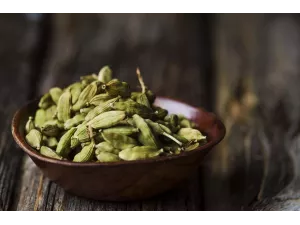 فوائد الهيل الصحية المدهشة: التوابل الصغيرة ذات الأثر الكبير فوائد الهيل الصحية المدهشة: التوابل الصغيرة ذات الأثر الكبير