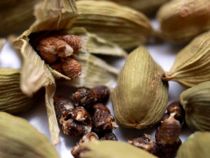 لنكهة فاخرة وفوائد متعددة: إليك طرق اختيار اجود انواع الهيل لنكهة فاخرة وفوائد متعددة: إليك طرق اختيار اجود انواع الهيل