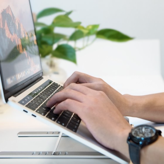 يسيدو -  ستاند للآيباد والجوال واللابتوب ويمكن تعديله لجميع الانواع LAPTOP STAND