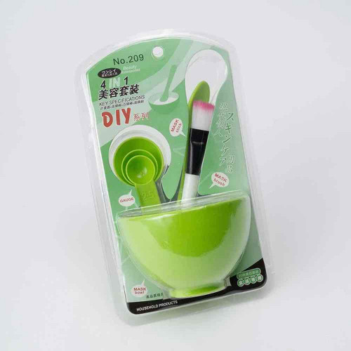 مجموعة ادوات للعنايه 4 في 1 - لون اخضر
