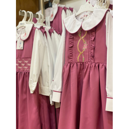 مريول مدرسي مطرز + قميص أبيض بياقة 240424 مريول مدرسي مطرز + قميص أبيض بياقة 240424