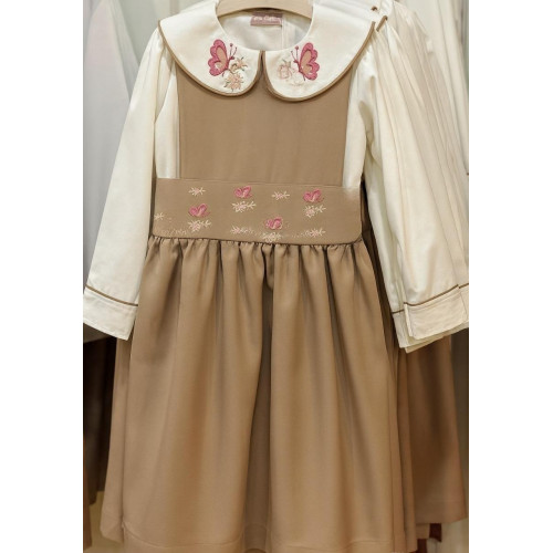 مريول (( رياض أطفال )) بيج مع قميص مطرز بالياقة 240429 مريول (( رياض أطفال )) بيج مع قميص مطرز بالياقة 240429