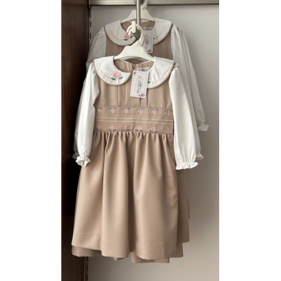 مريول (( رياض أطفال )) بيج متصل مطرز بالياقة والخصر 144733 مريول (( رياض أطفال )) بيج متصل مطرز بالياقة والخصر 144733