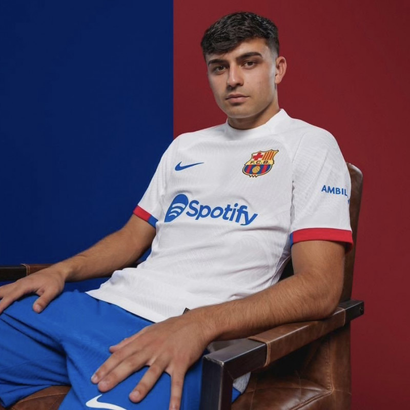 طقم برشلونة الثاني 23/24 