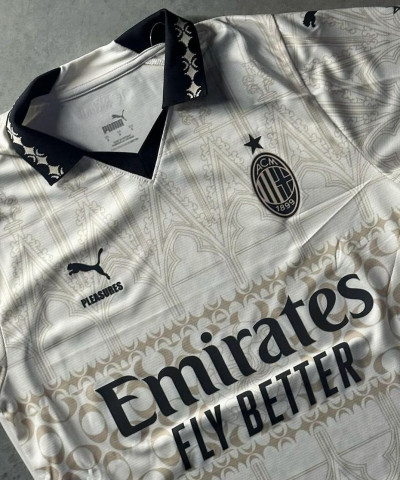 تيشيرت اسي ميلان الرابع باللون الابيض 23/24  تيشيرت اسي ميلان الرابع باللون الابيض 23/24