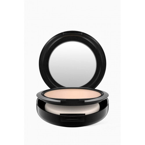 اساس بودرة ستوديو فيكس من ماك - NW 15 اساس بودرة ستوديو فيكس من ماك - NW 15