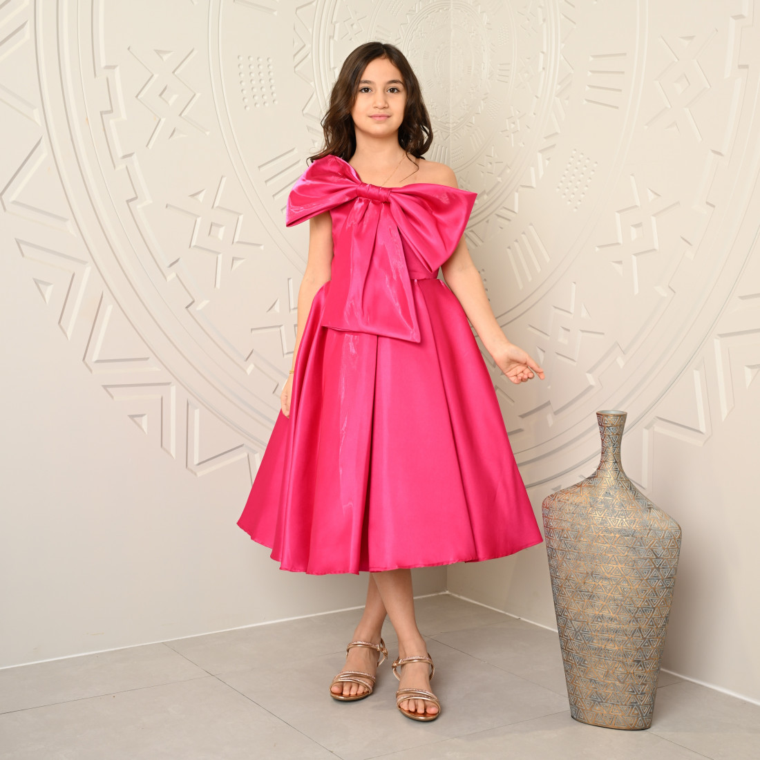 فستان بناتي سهرة فوشيا بتصميم فيونكة كبيرة