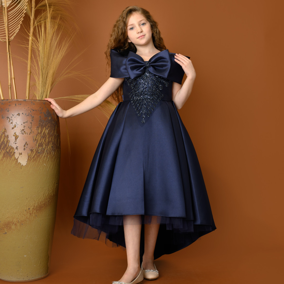 فستان سهرة منفوش بذيل مع فيونكة وتطريز على الصدر - 814