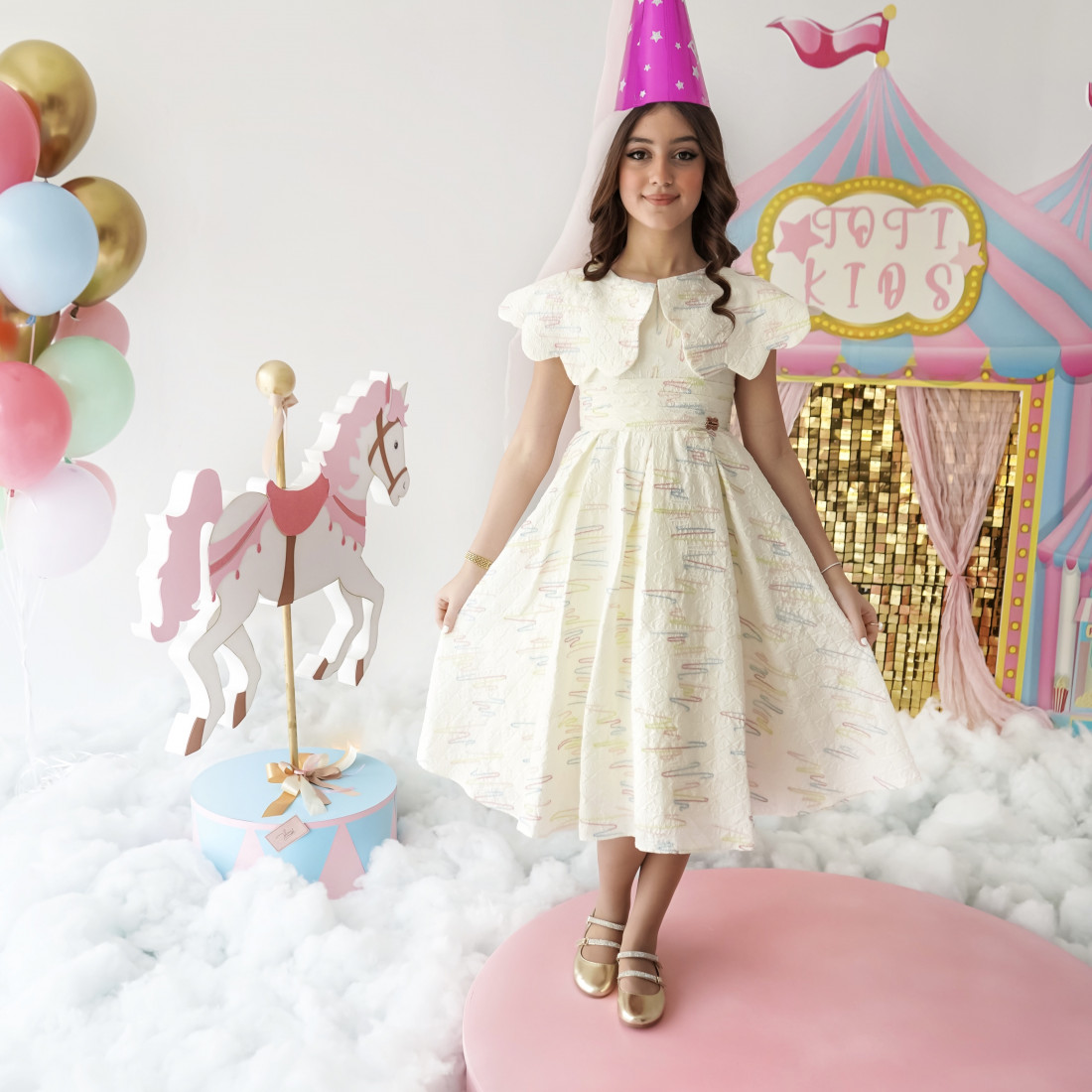 فستان بناتي بإطلالة ملكية مستوحاة من الأجواء الاحتفالية - 988