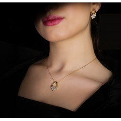 قلادة دمعة ألماس الراوند من مجموعة "دازل"ذهب 18 قلادة دمعة ألماس الراوند من مجموعة "دازل"ذهب 18