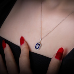 قلادة ألماس خماسي الباجيت من مجموعة "روزاديل"ذهب 18