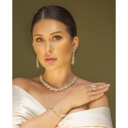 طقم الماس الراوند من مجموعة دازل برايد ذهب عيار 18 طقم الماس الراوند من مجموعة دازل برايد ذهب عيار 18