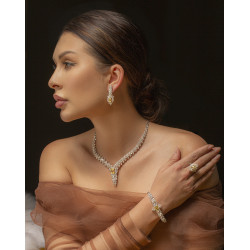 طقم الماس الراوند من مجموعة دازل برايد ذهب عيار 18