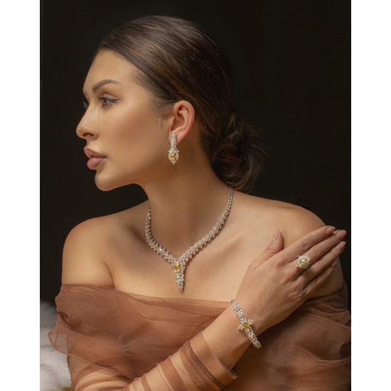 طقم الماس الراوند من مجموعة دازل برايد ذهب عيار 18 طقم الماس الراوند من مجموعة دازل برايد ذهب عيار 18