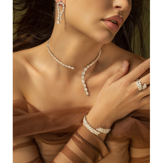 طقم الماس الراوند من مجموعة دازل برايد ذهب عيار 18 طقم الماس الراوند من مجموعة دازل برايد ذهب عيار 18