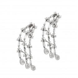 حلق ألماس ثلاثي الدمعة من مجموعة "دازل برايد" ذهب 18 حلق ألماس ثلاثي الدمعة من مجموعة "دازل برايد" ذهب 18