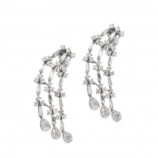 حلق ألماس ثلاثي الدمعة من مجموعة "دازل برايد" ذهب 18 حلق ألماس ثلاثي الدمعة من مجموعة "دازل برايد" ذهب 18