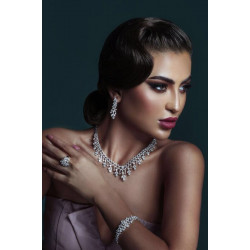 طقم دمعة ألماس الراوند من مجموعة"دازل برايد" ذهب18 طقم دمعة ألماس الراوند من مجموعة"دازل برايد" ذهب18