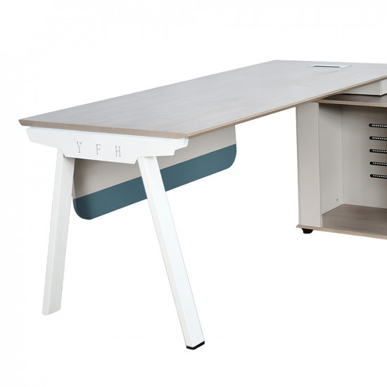 مكتب إداري مودرن مزدوج مع مساحة تخزين