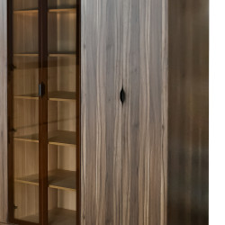 دولاب ملابس مودرن 6 باب خشب بأبواب زجاجية