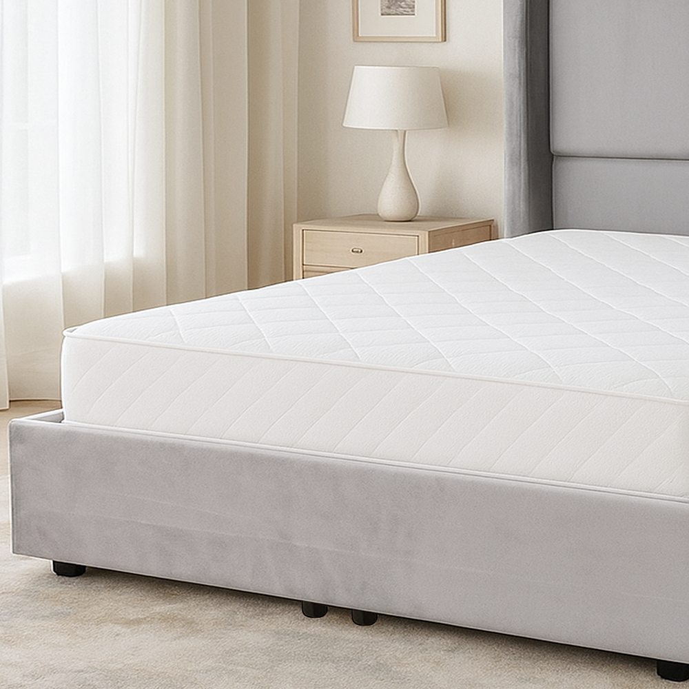 جزء من السرير الخشبي بتنجيد مخملي