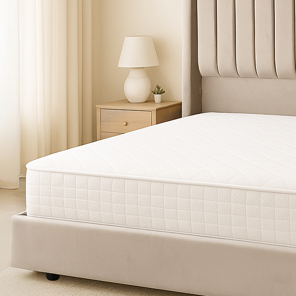 سرير خشبي بتنجيد مخملي