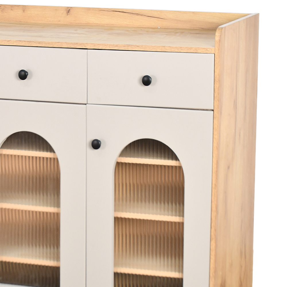 دولاب خشبي بأبواب زجاجية