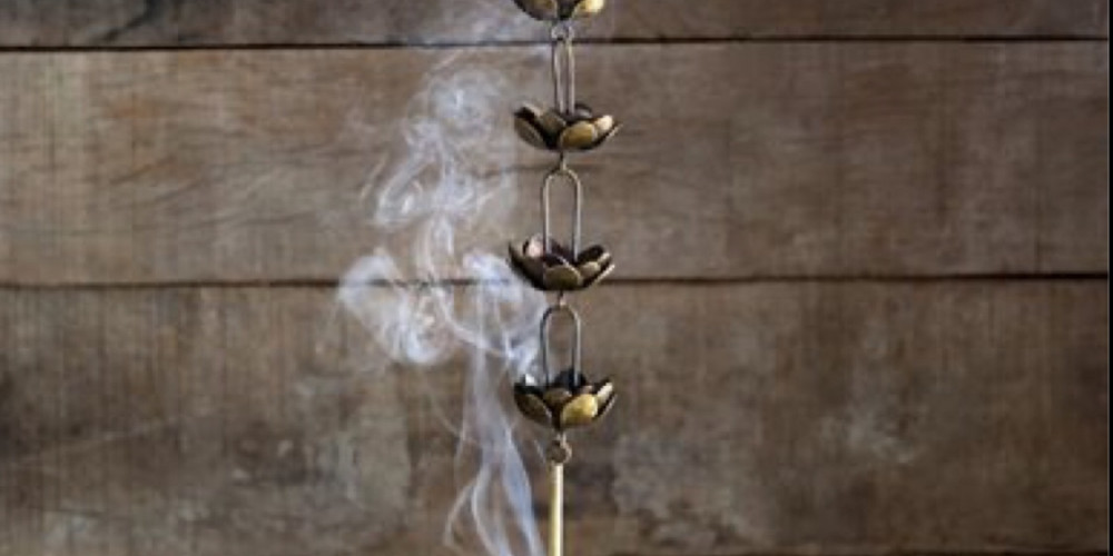 العود بين اصالة العطر والمورث السعودي. العود بين اصالة العطر والمورث السعودي.