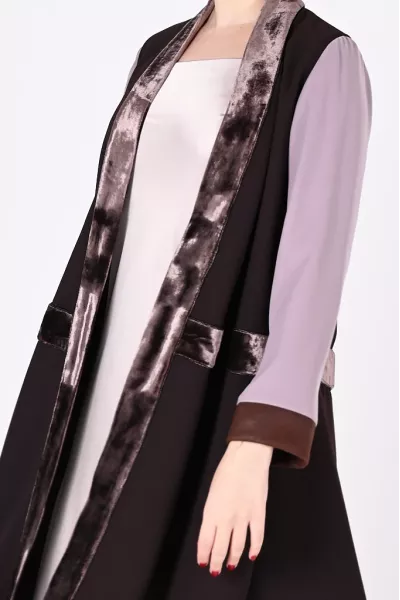 عباية 01039 كريب مع مخمل و حواف برونزية