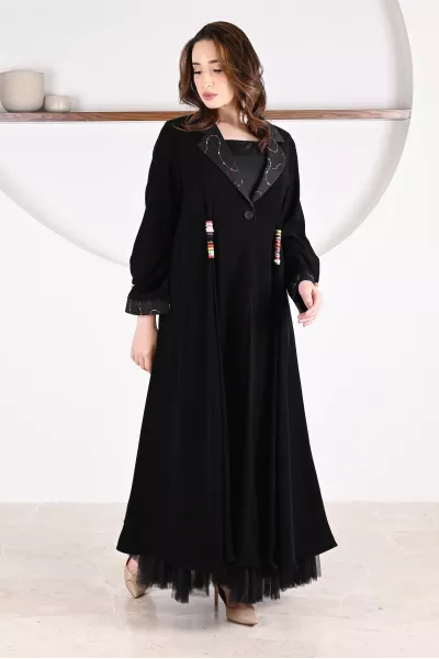 عباية 01045 عباية بليزر بقصّة فضفاضة من الكريب مع ياقة جاكار 