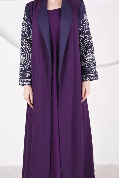 عباية 01049 عباية بليزر من الكريب الأرجواني مع أورجانزا