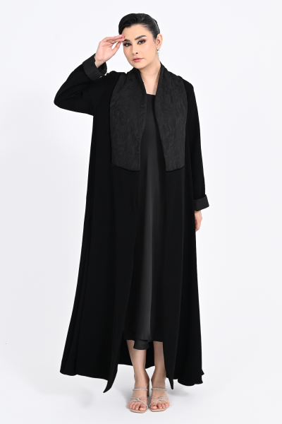 عباية كريب أسود مع جاكار 01010 عباية كريب أسود مع جاكار 01010