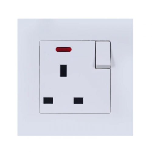 فيش 13 أمبير ولمية - أبيض عادي