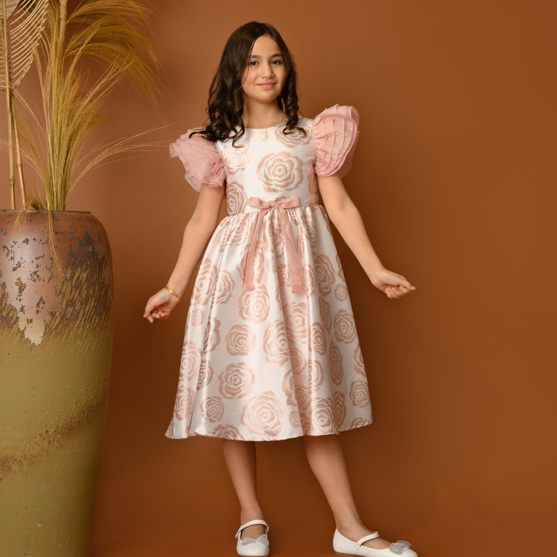 فستان بناتي مزين بنقشات الورود وأكمام منفوخة مع فيونكة - Kj2054