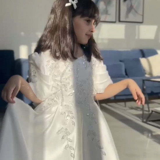 فستان سهرة بناتي تصميم أنيق باللون الأبيض مع تطريز فاخر - 805