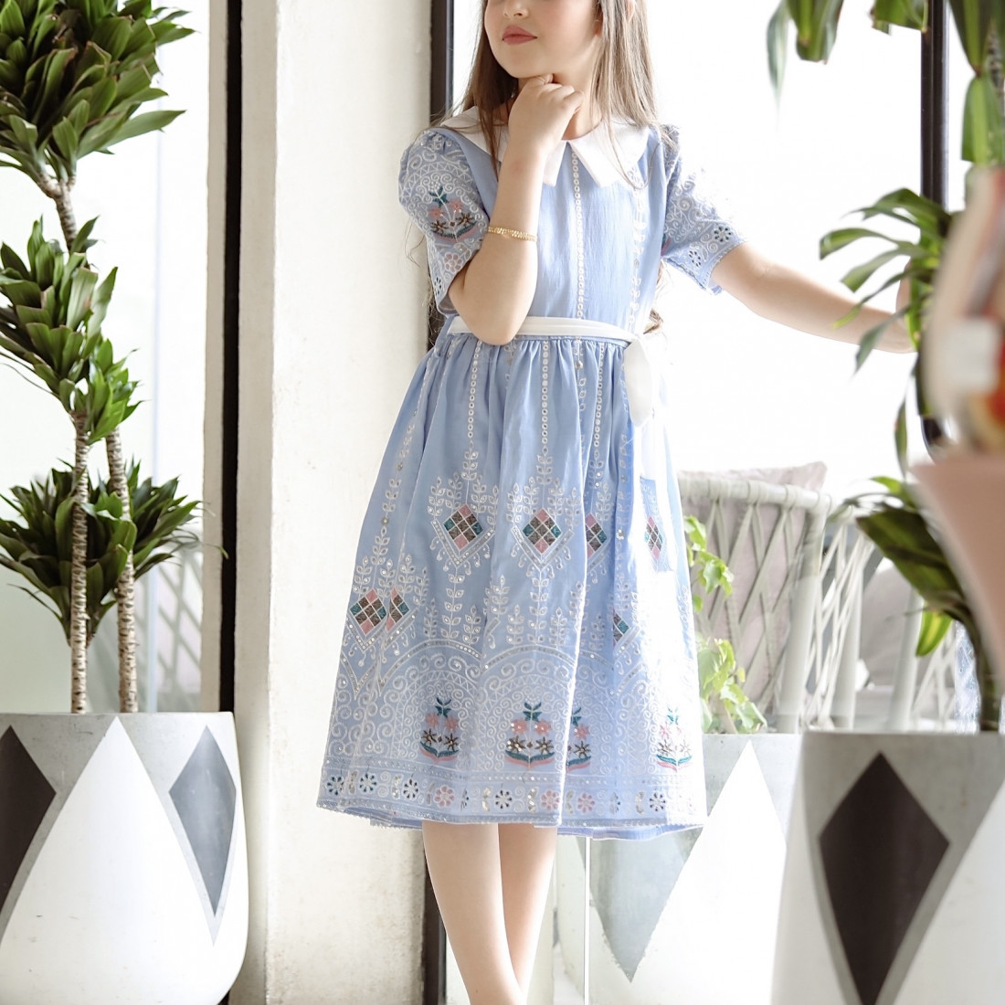 فستان بناتي بتطريز وحزام أنيق - Mk2501004