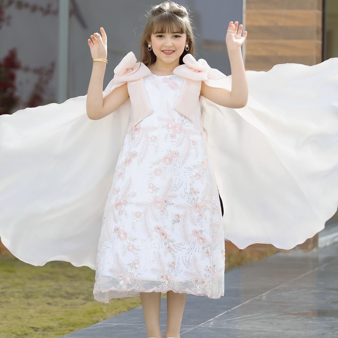 فستان بناتي سبور فراشة وفيونكه على الكتف - 906 - يوجد اختلاف بدرجة لون الجناح صورة توضيحية في اخر صورتين