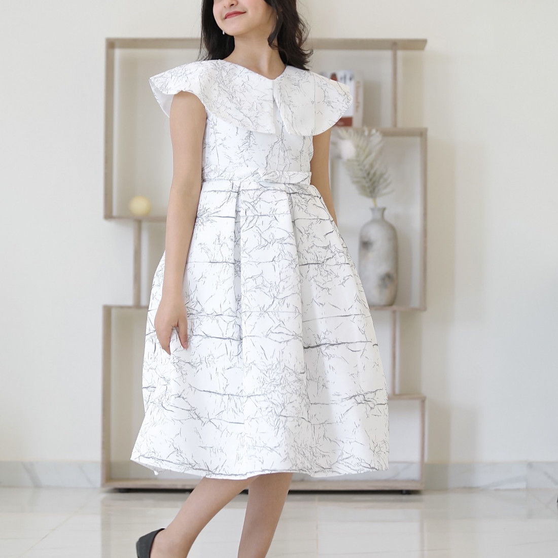 فستان بناتي سبور الابيض بتفاصيل دلعه وحزام انيق - 919