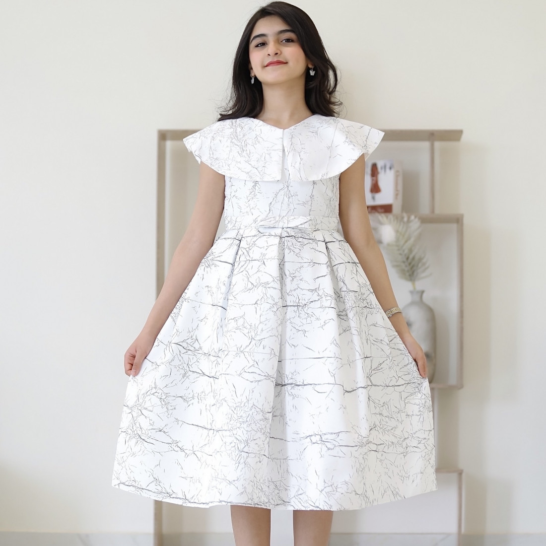 فستان بناتي سبور الابيض بتفاصيل دلعه وحزام انيق - 919