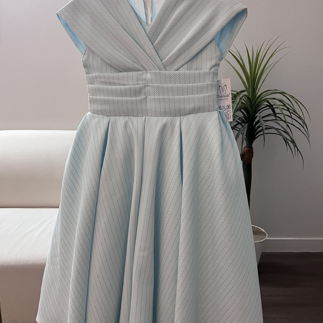 فستان بناتي سماوي بتصميم انيق وكلاسيكي - 925