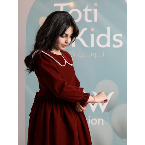 فستان بناتي مخمل عنابي بياقة لؤلؤ | فستان شتوي كلاسيكي - 1103
