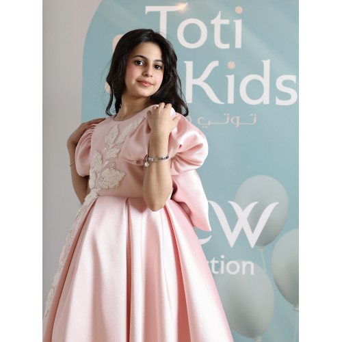فستان بناتي وردي ميكادو بتطريز وفيونكة ضخمة | فستان هاي لو فاخر - M3763