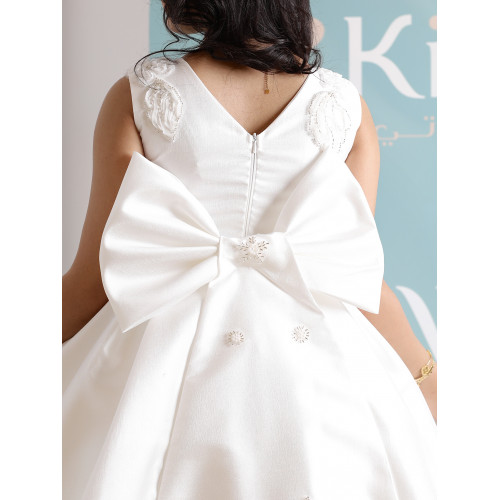 فستان بناتي أبيض بتطريز فاخر | فستان بفيونكة خلفية كبيرة - M3761 فستان بناتي أبيض بتطريز فاخر | فستان بفيونكة خلفية كبيرة - M3761