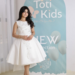 فستان بناتي أبيض بتطريز فاخر مكيادو | فستان بفيونكة خلفية كبيرة - M3761 فستان بناتي أبيض بتطريز فاخر مكيادو | فستان بفيونكة خلفية كبيرة - M3761