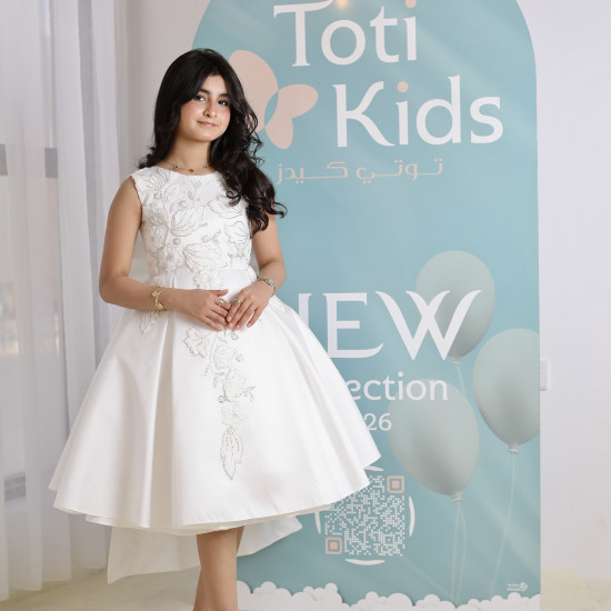 فستان بناتي أبيض بتطريز فاخر | فستان بفيونكة خلفية كبيرة - M3761